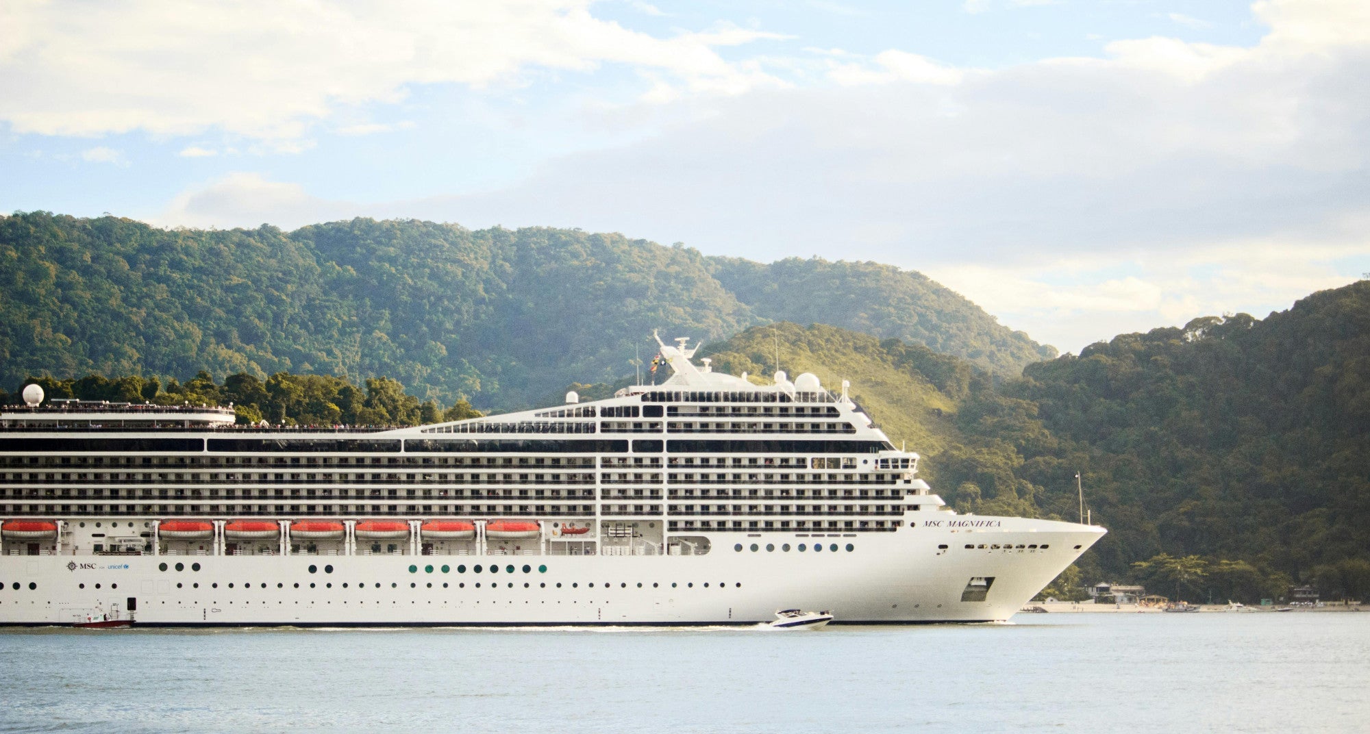 Get kitted out for your cruise with Robert Old