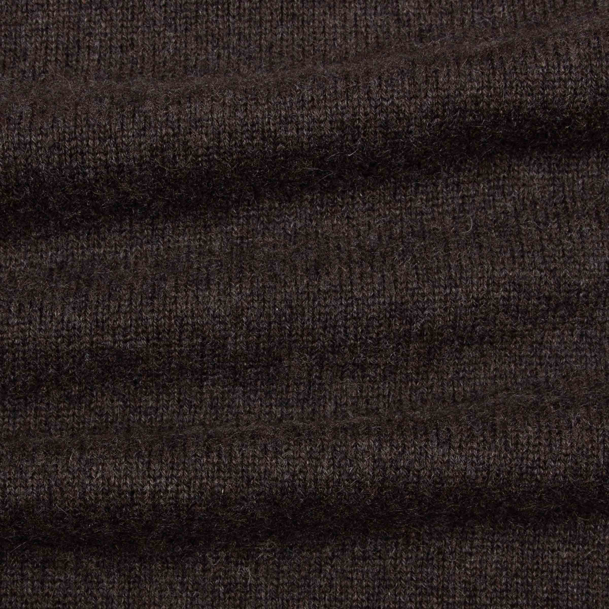 Der Bowmore Kaschmirpullover mit 1/4-Reißverschluss am Hals - Flanell / Marineblau