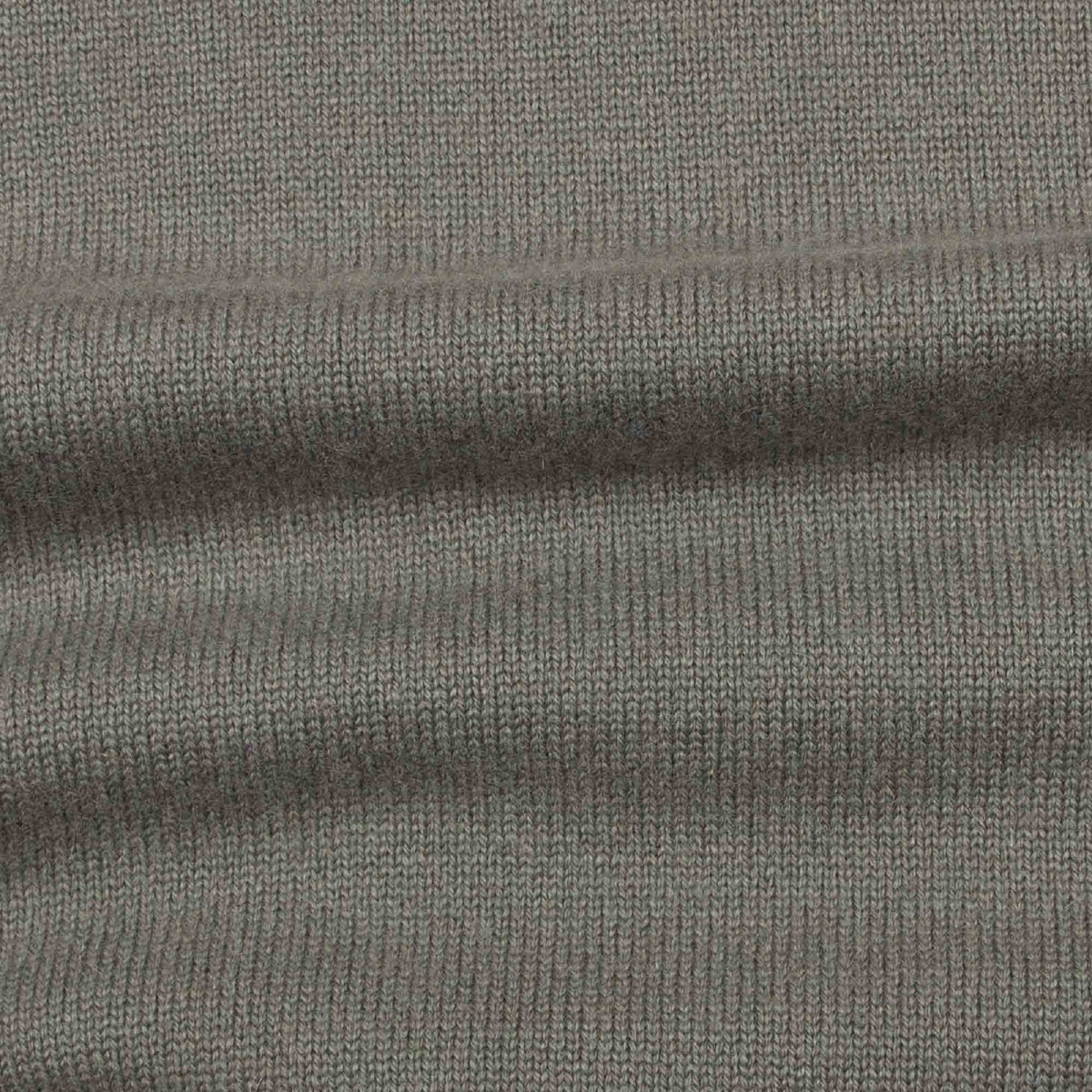 Der Bowmore Kaschmirpullover mit 1/4-Reißverschluss am Hals - Flanell / Marineblau