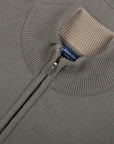 Der Bowmore Kaschmirpullover mit 1/4-Reißverschluss am Hals - Flanell / Marineblau
