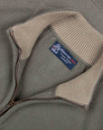 Der Bowmore Kaschmirpullover mit 1/4-Reißverschluss am Hals - Flanell / Marineblau